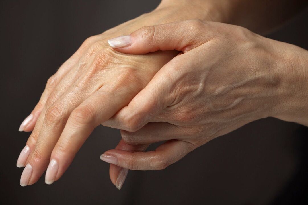 symptoms of pain in the joints of the fingers